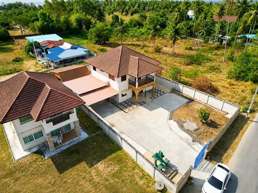 Urgent Sale — Detached House in Pong, Bang LamungDetached house for urgent sale in Pong, Bang Lamung. Spacious land plot with large parking area 1