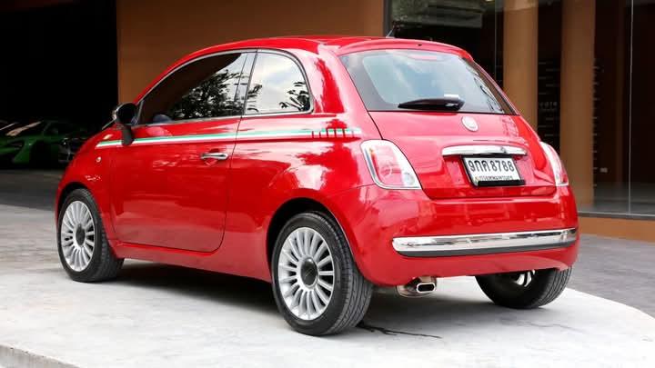 Fiat 500 สีแดง 3