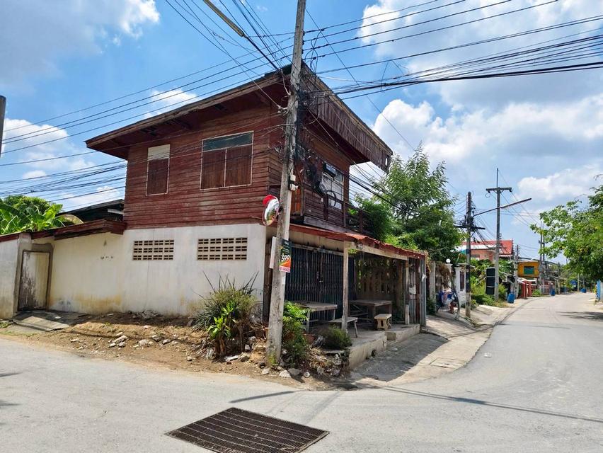 ขายบ้านพร้อมที่ดิน อ.ลาดยาว จ.นครสวรรค์ บ้านติดถนน ใกล้วัดลาดยาว (N.1733)