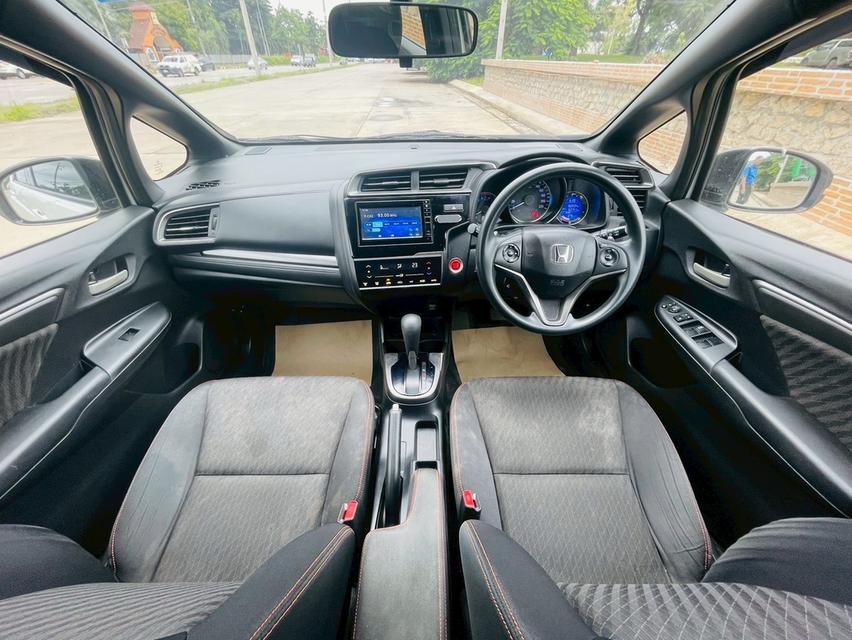   Honda Jazz 1.5 RS AT 2017 รถบ้านเจ้าของเดียว  8