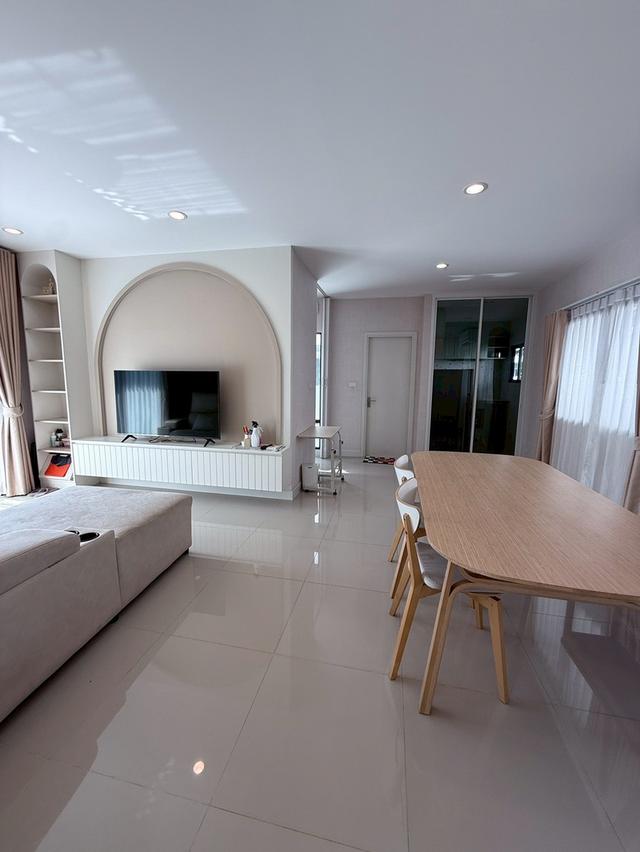 หมู่บ้านเวนิว โฟลว์ แจ้งวัฒนะ ถนนชัยพฤกษ์ ต.คลองข่อย อ.ปากเกร็ด จ.นนทบุรี 8