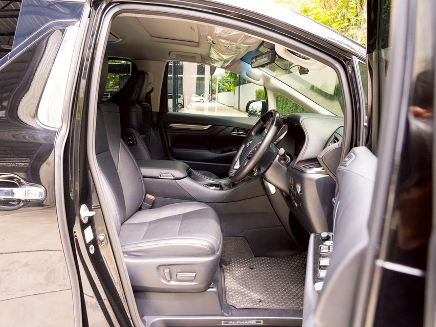 Toyota Alphard 2.5 SC Package ปี 2023 12