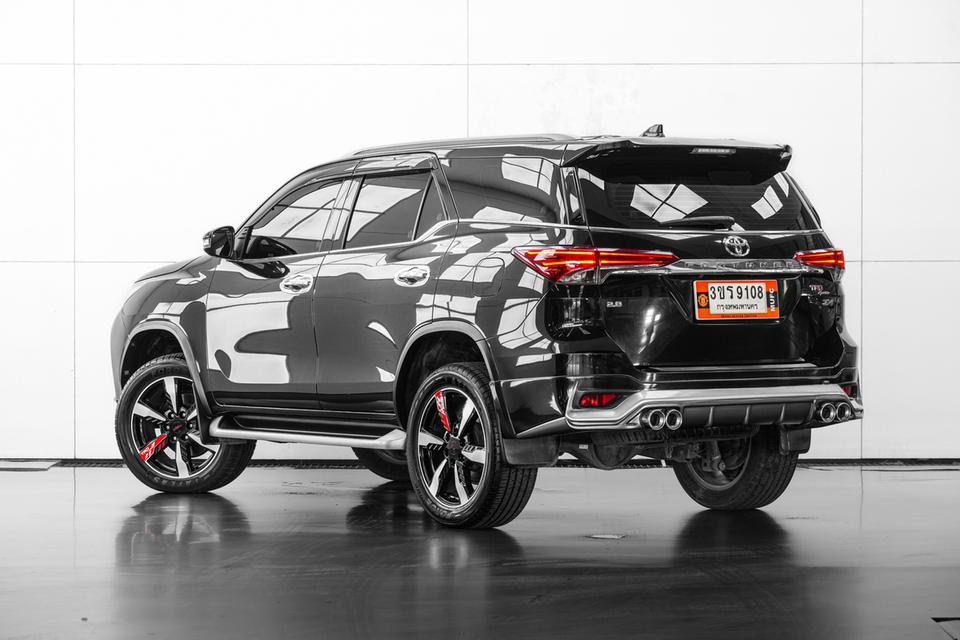 2019 TOYOTA FORTUNER 2.4 V 2WD SUV สีดำ เลขไมล์ 120847 กม.