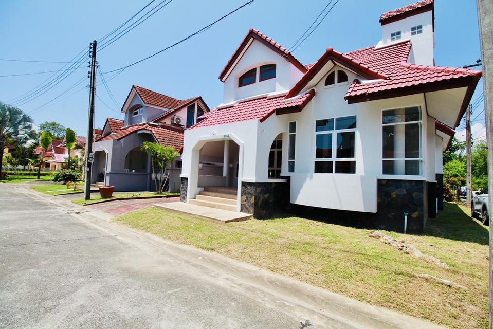 ขายบ้านเดี่ยว 2 ชั้น 64 ตร.วา 4 ห้องนอน รีโนเวทใหม่ทั้งหลัง โครงการไพน์เนอรี่พาร์คบีช ติดหาดสวนสน ระยอง 2