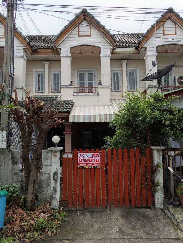 ขายบ้านทาว์สเฮาส์ หมู่บ้านกฤษณาร่มเกล้า 2ชั้น เนื้อที่16 ตรว. 2ห้องนอน 2ห้องน้ำ 1ที่จอดรถ 1