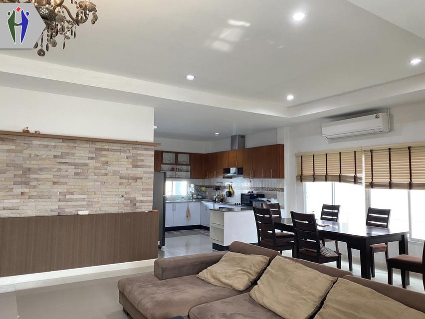 บ้านเดี่ยวพลูวิลล่าให้เช่าห้วยใหญ่ 3 ห้องนอนให้เช่า 37,000 บาท ขนาด 97 ตารางวา 3 ห้องนอน 2 ห้องน้ำ ภายในบ้านมาพร้อมกับ บิ๊วอินครัวยุโรปพร้อมเครื่อ 3