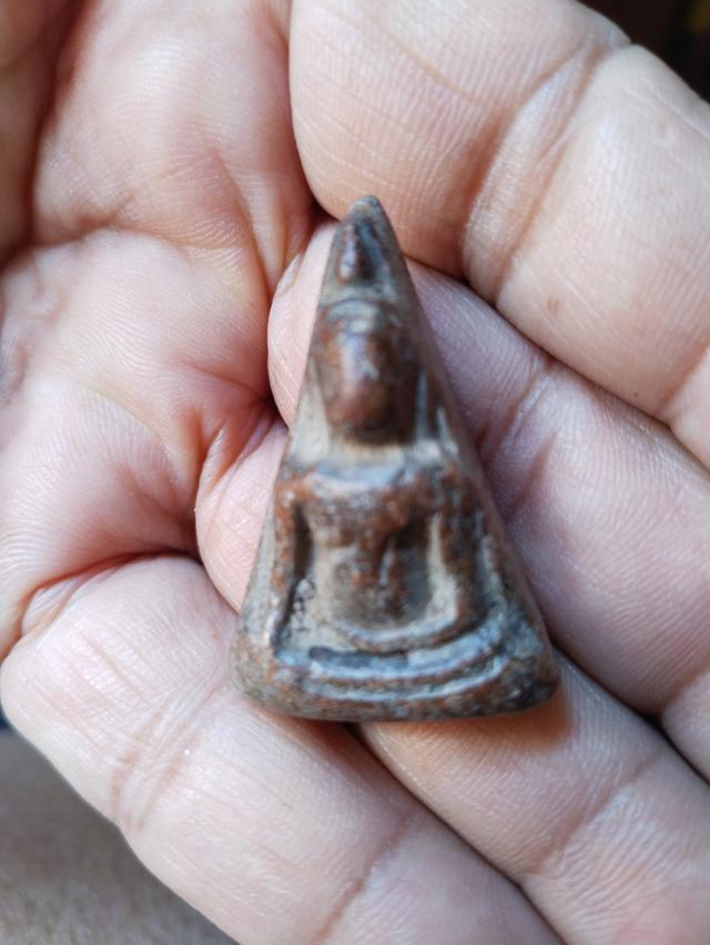 พระนางพระยาพิมเข่าโค้ง