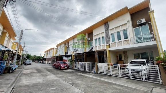 ทาวน์เฮ้าส์ 2 ชั้น โกลเด้น ทาวน์ อ่อนนุช ลาดกระบัง 4 ห้องนอน 21.20 ตร.ว ทำเลดี พร้อมอยู่ 1