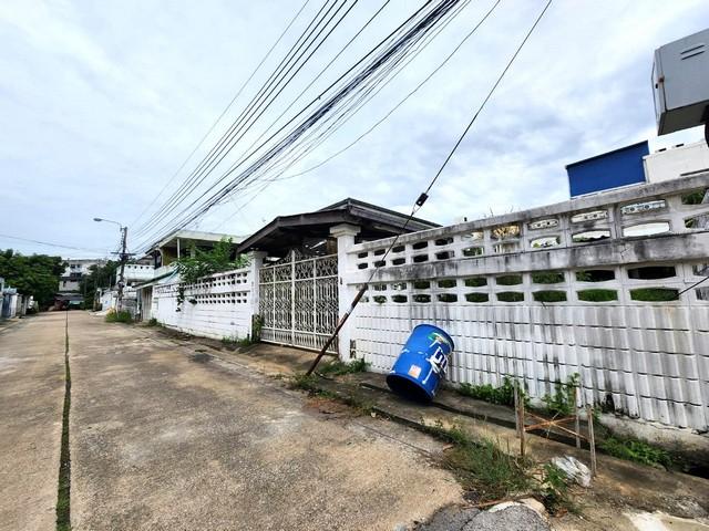 ขายที่ดินพร้อมบ้านเก่า 112 ตรว. บางนา กม.2 เข้าซอยเพียง 500 เมตร ใกล้ทางด่วน ใกล้ไบเทคบางนา เหมาะสร้างบ้าน