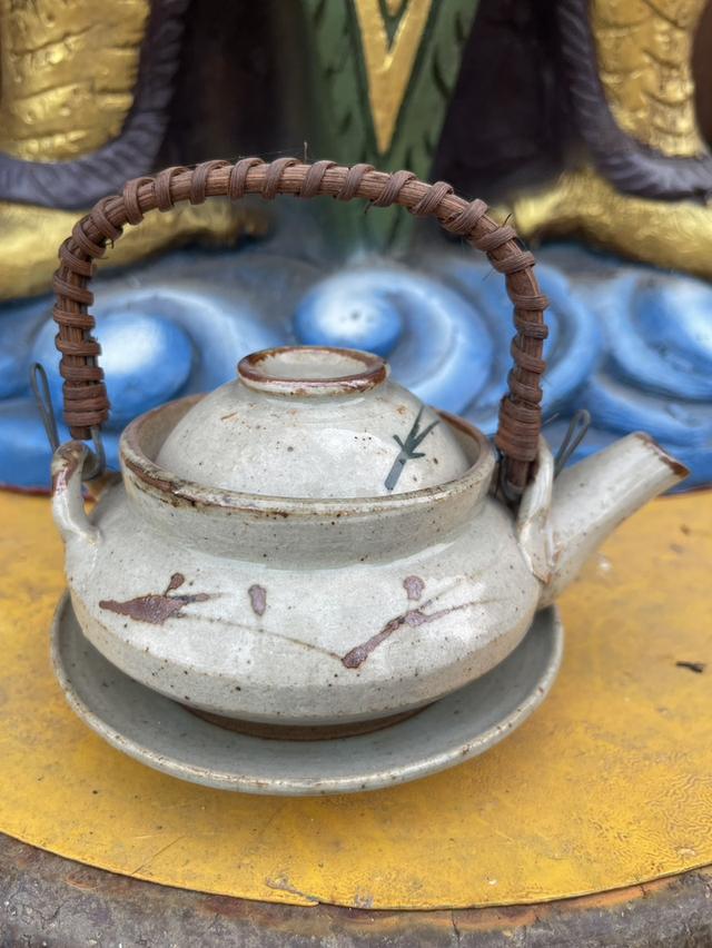 กาน้ำชาญี่ปุ่น ลายดอกหญ้า น้ำเคลือบสีขาวมันปู ไซต์กลาง David Leach กาน้ำชาโบราณ 6