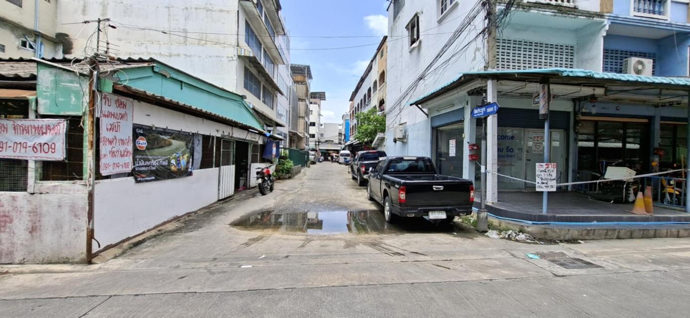 ขายตึกแถวติดตลาดสี่มุมเมือง พหลโยธิน83 แปลงมุม จากถนนใหญ่เข้าซอยเพียง 50 เมตร ทำเลดี ใกล้แหล่งชุมชน 4