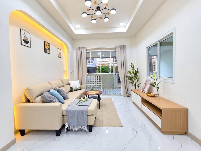 หมู่บ้านบุศรินทร์ บ้านกล้วย-ไทรน้อยทาวน์เฮาส์ 2 ชั้น โครงการ L&H ใกล้ถนนกาญจนาภิเษก 9