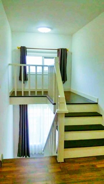 บ้านเดี่ยว 2 ชั้น 53 ตร.ว. รร.เทพพิทักษ์ 1.5 กม. ติดถนนบ้านกล้วย-ไทรน้อย 212 ตร.ม. เดอะเกรทไลฟ์ บางบัวทอง 2.8 กม.พร้อมเฟ 7