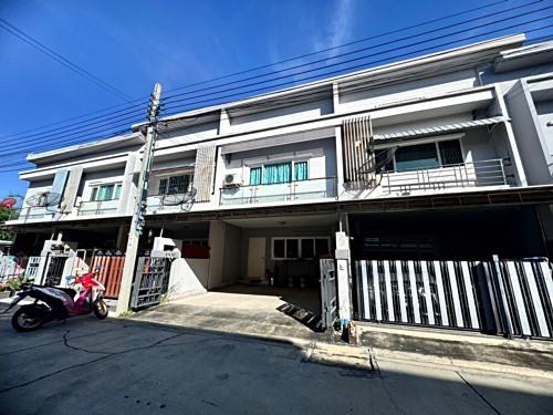 ให้เช่าทาวน์เฮ้าส์ หมู่บ้านดิเอ็กซ์คลูซีฟ พัฒนาการ44 ใกล้ BTS หัวหมาก พร้อมเข้าอยู่ 15 ธันวาคม 68 (N.1485) 1