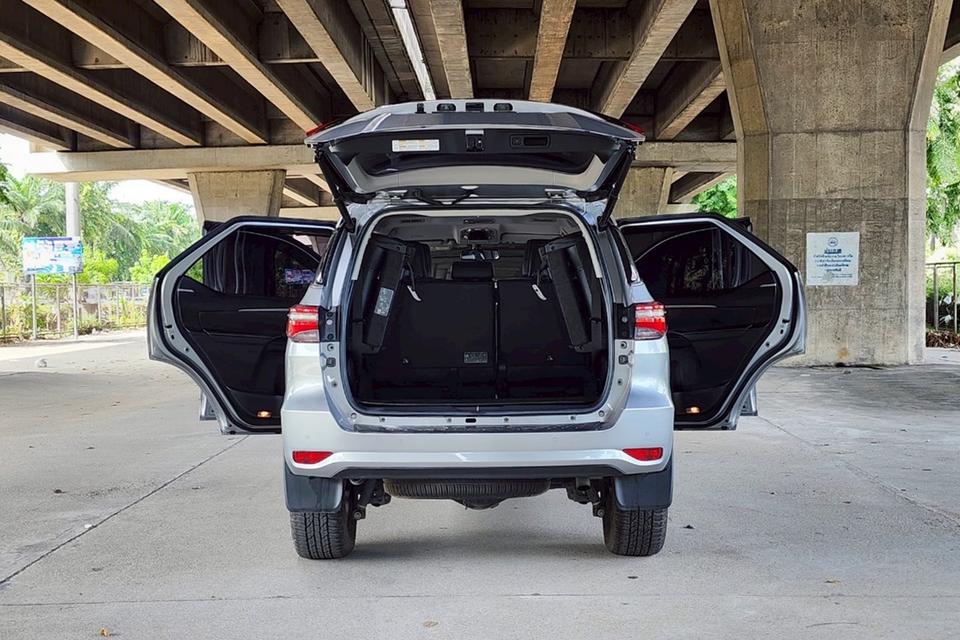 Toyota Fortuner 2.4 V 2WD AT ปี 2023 รถสวยมือเดียว รุ่นท๊อปขับ2 8
