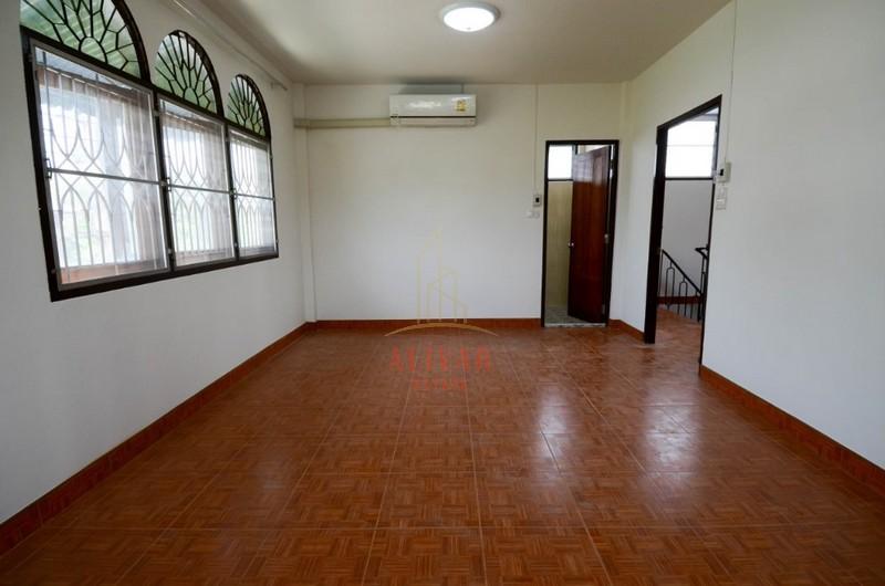 RH081125 ให้เช่า บ้านเดี่ยว 2ชั้น 3ห้องนอน ย่าน โชคชัย4 เหมาะสำหรับ Home office 4
