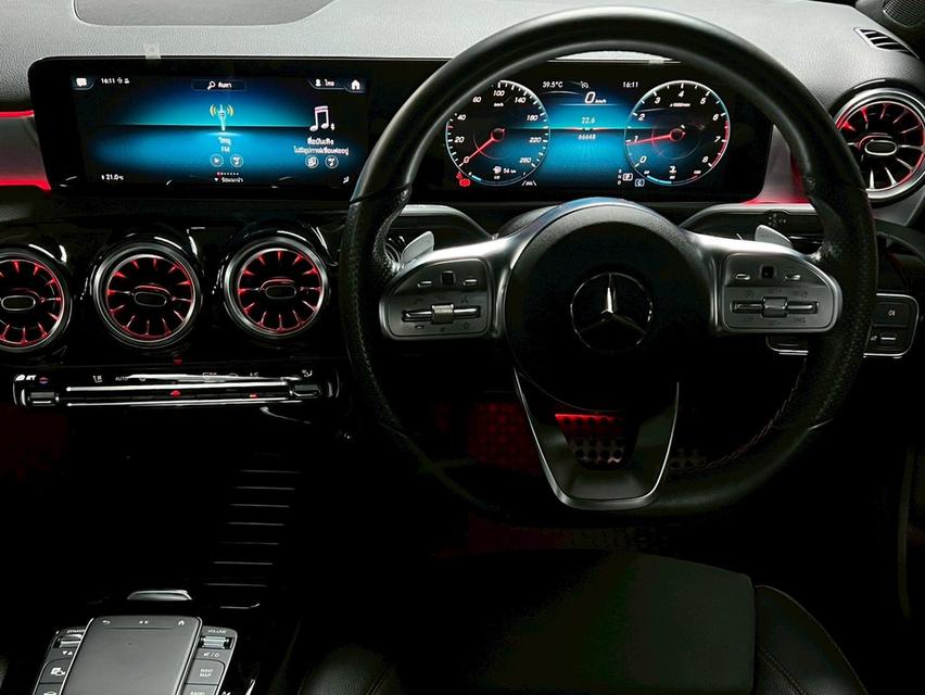 Mercedes-Benz A200 AMG Dynamic Sedan 7