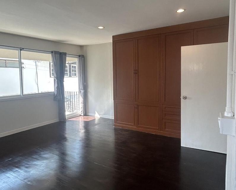 ให้เช่าบ้านเดี่ยว 2 ชั้น Renovate ใหม่ ย่านสุทธิสาร ห้วยขวาง / ซอยโชคอำนวย / ใกล้ MRT สุทธิสาร / แอร์ 5 เครื่อง 3