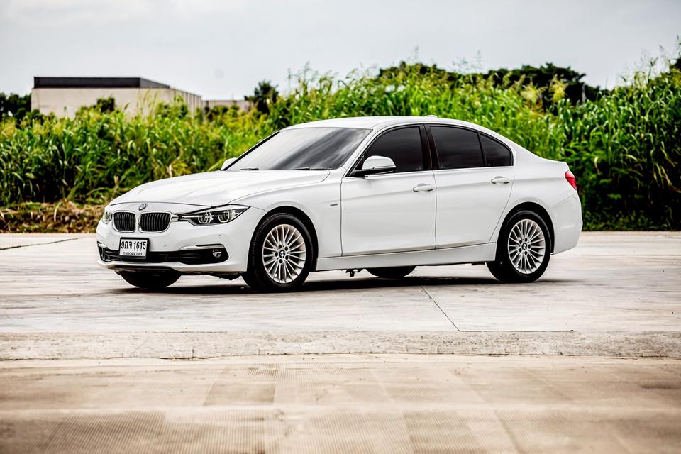 Bmw 320i Luxury ปี 2016 สีขาว สวยสภาพดี 11