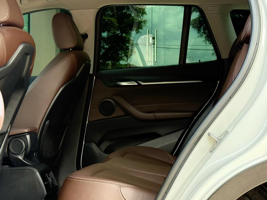 2020 BMW X1 20D ( 190 แรงม้า ) รถมือเดียวออกป้ายแดง รถวิ่งน้อย เข้าศูนย์ตามระยะ รถไม่เคยมีอุบัติเหตุครับ 14