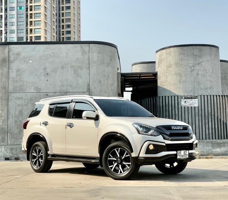 รหัส CH62 ISUZU Mu X รุ่นท๊อป ONYX 1.9 เนวิเกเตอร์ 2020