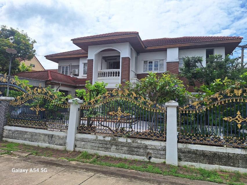 บ้านเดี่ยวสีวลี รังสิต2 หลังใหญ่สวยคลาสสิค