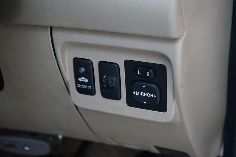 2014 TOYOTA INNIVA 2.0G OPTION 12