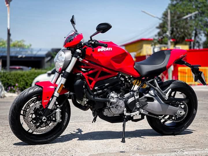 Ducati Monster 821 สีแดง 4