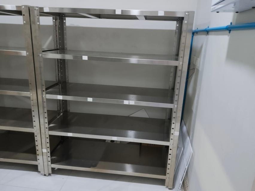 ชั้นวางสแตนเลสอย่างดี แข็งแรง วางได้เยอะ สูงประมาณ 170 ซม