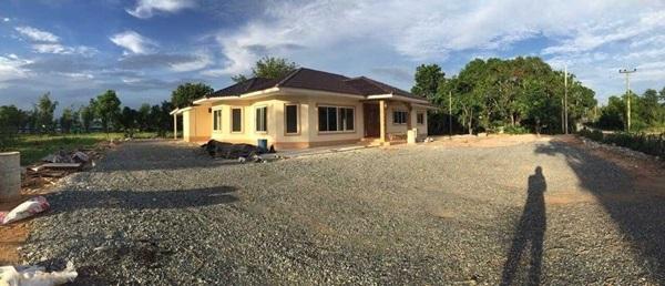 ให้เช่าบ้านเดี่ยว พื้นที่ 1 ไร่ อ.พนัสนิคม จ.ชลบุรี ใกล้ร้านสะดวกซื้อ 7/11 มินิบิ๊กซี โลตัส ซีเจ โทร 0879556066 2