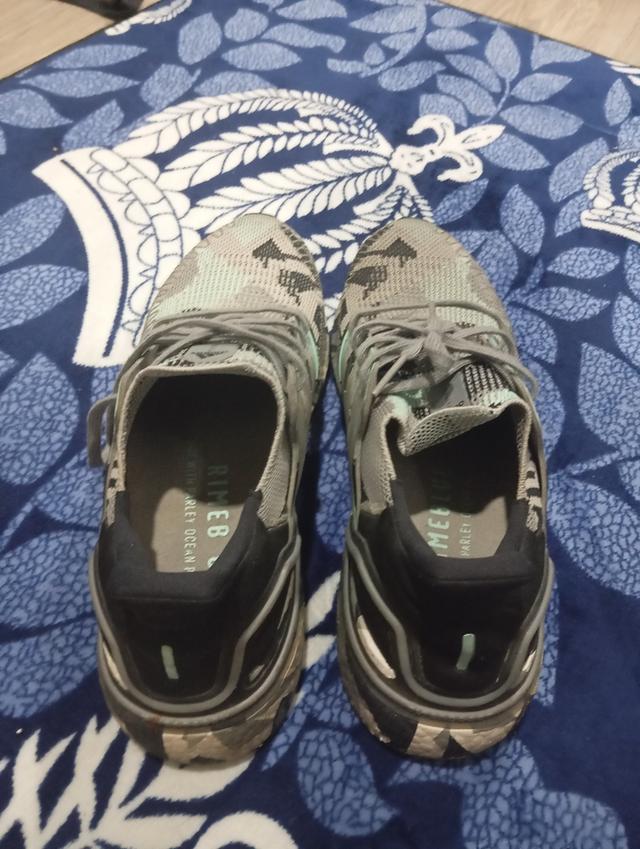 รองเท้า adidas 5