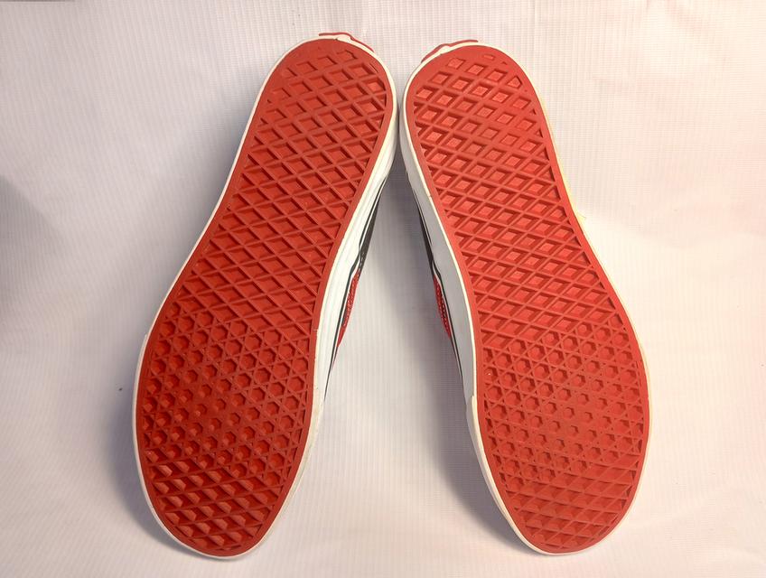 VANS ผ้าใบแบบสวม มือสอง สภาพเหมือนใหม่ จัดส่งฟรี! เก็บปลายทาง