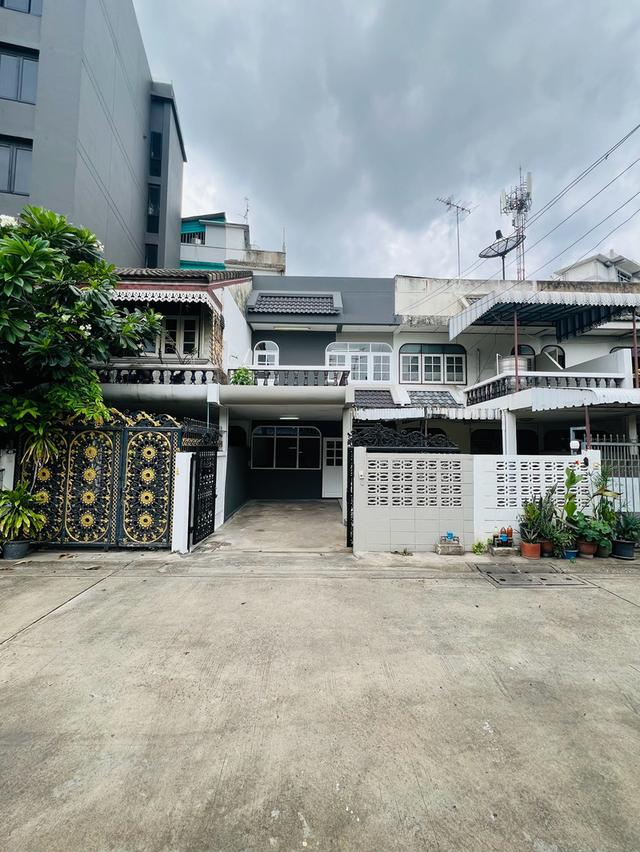บ้านทาวน์เฮาส์ ใกล้สี่แยกพิบูลย์ นครอินทร์ นนทบุรี น่าอยู่มาก 1
