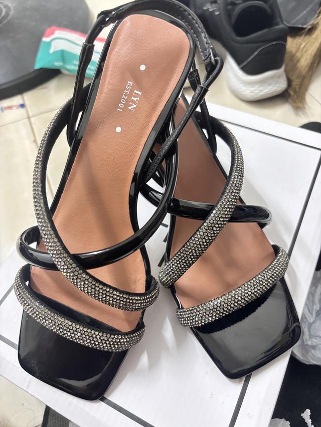 รองเท้าส้นสูง แบรนด์LYN