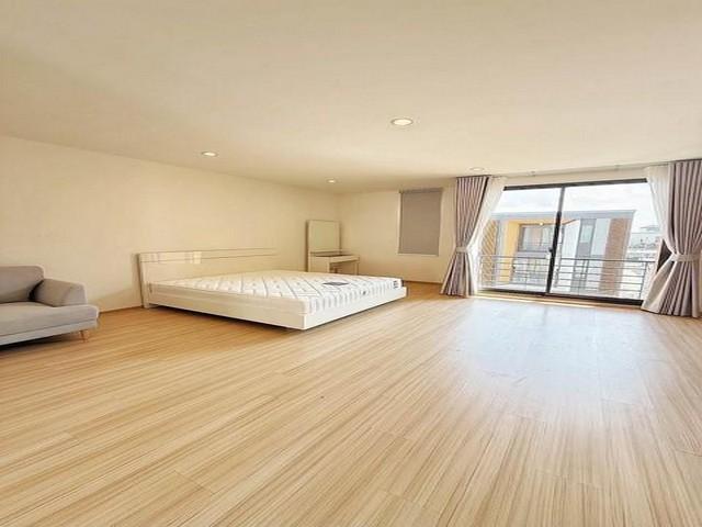 ให้เช่าทาวน์โฮม 3.5 ชั้น หลังมุม หมู่บ้าน ชิเซน ซอยพัฒนาการ 32 ใกล้ โรงเรียนนานาชาติ 13