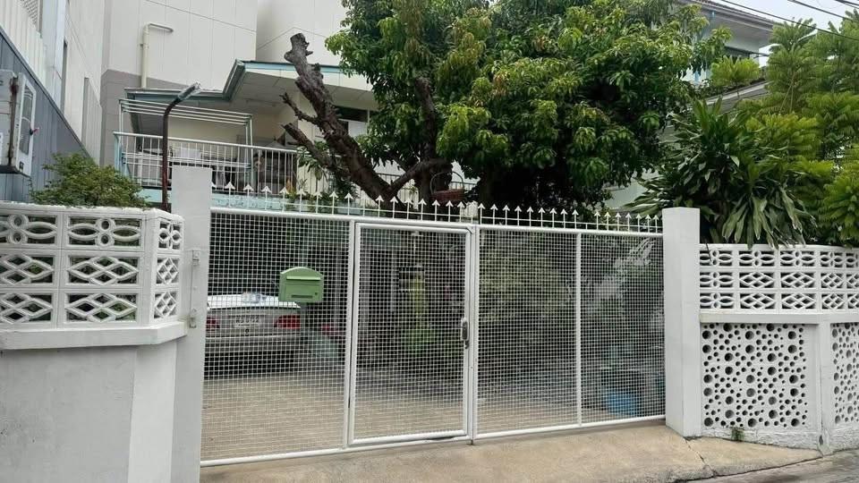 PP525 ขายบ้านเดี่ยว 2 ชั้น ซอยสุขุมวิท 65 ออกเอกมัย 10 (ชัยพฤกษ์) เดินทางสะดวก ใจกลางเมือง ใกล้ทองหล่อ เอกมัย 2