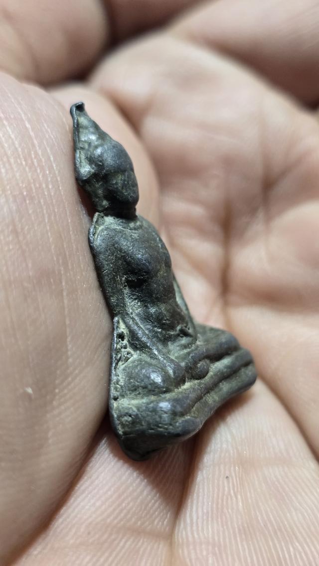 พระร่วงนั่ง หลังลิ่ม กรุช้างล้อม 4