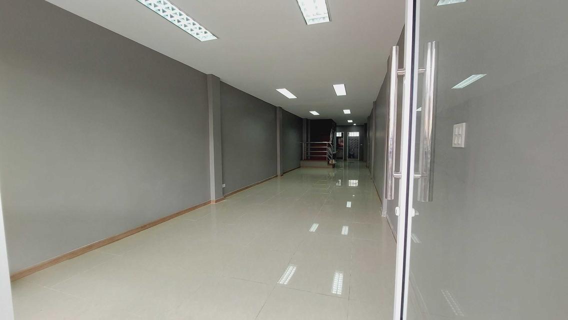 ขายอาคารพาณิชย์ 3.5 ชั้น ปรีดีพนมยงค์ (N.733) 3