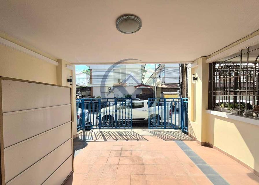 โครงการ JSP เรสซิเดนซ์ สาทร-กัลปพฤกษ์ ซอยกำนันแม้น 13 ทาวน์โฮม 3 ชั้น ปรับปรุงพร้อมอยู่ ราคาต่ำกว่าประเมิน 2