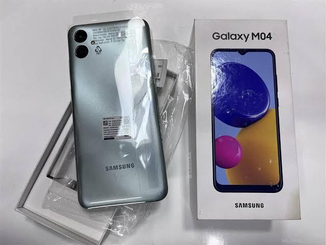 Samsung Galaxy M04 สีเทา
