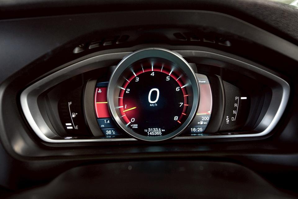 Volvo V40 T5 Cross Country 2.0 Turbo T5 ปี 2015 สีดำ ของแต่งหลักแสน 18