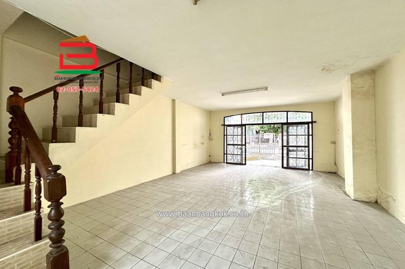 ทาวน์เฮาส์ หมู่บ้าน วังวราเวศน์ 3 เนื้อที่ 24.9 ตรว. ซอยรามอินทรา 14 แยก 5
