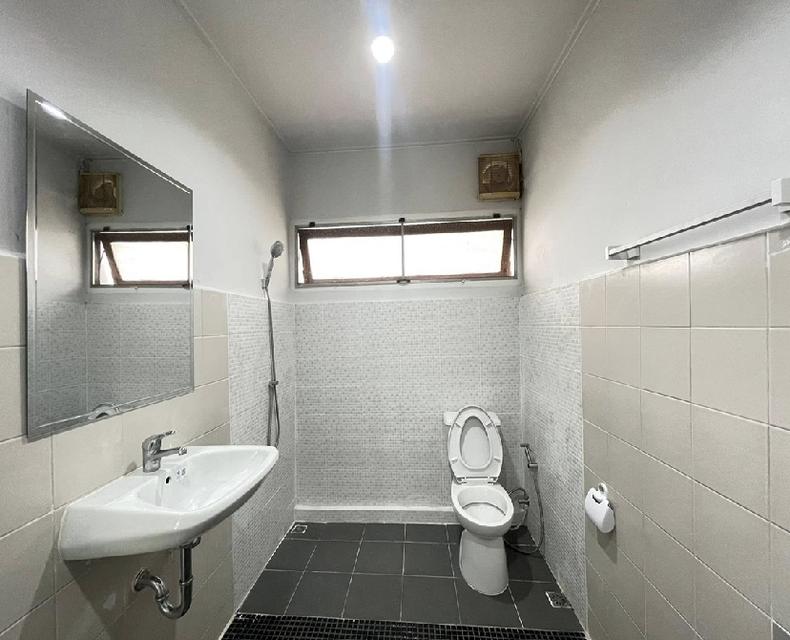 ให้เช่าบ้านเดี่ยว 2 ชั้น หลังใหญ่ ทำเล ซอยรัชดาภิเษก 19 (หรือซอยวิภาวดีรังสิต 16) พื้นที่ดิน 200 ตารางวา ใกล้ MRT รัชดา 900 เมตร 5