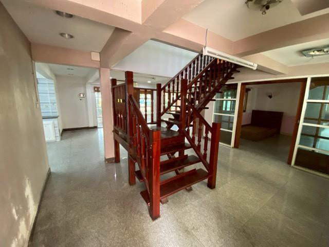 ให้เช่าบ้านเดี่ยว 2 ชั้น 160 ตร.วา ซอยลาดพร้าว 48 เข้าออกได้ทั้งลาดพร้าว สุทธิสาร ใกล้ BTS ภาวนา เหมาะอยู่อาศัยหรือทำสำนักงาน จอดรถรวมได้ 7 คัน 3