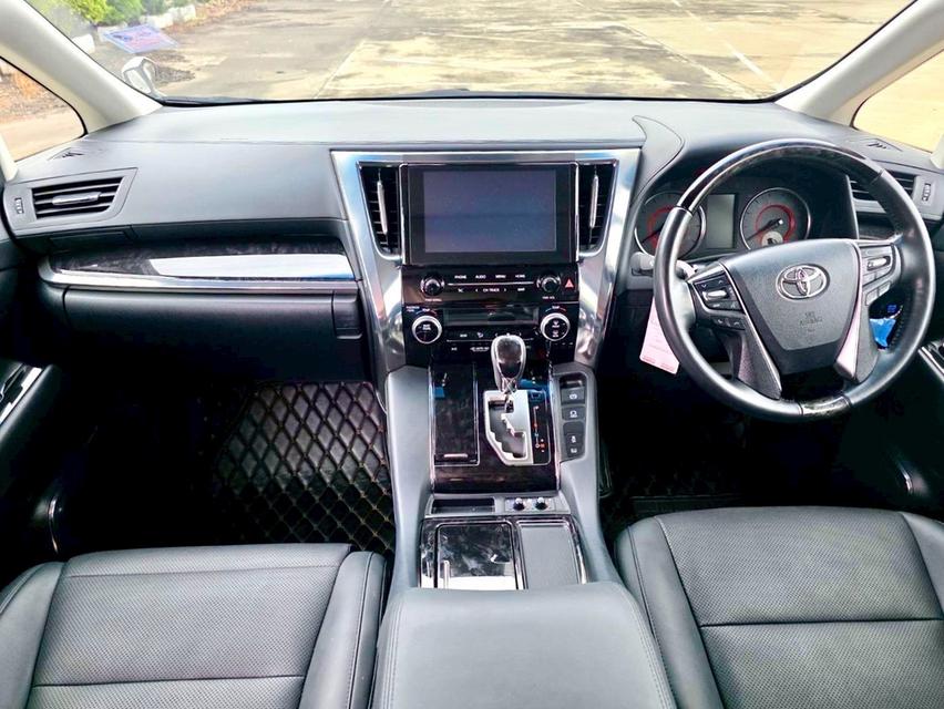Toyota ALPHARD 2.5SC PACKAGE สีขาว ปี 2023 ไมล์ 30,000 กม.  8