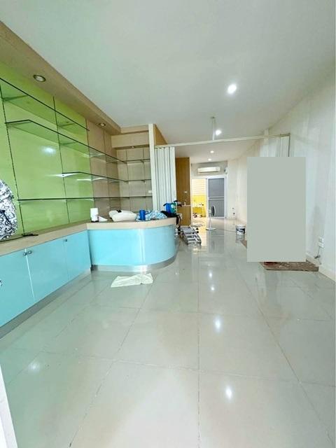 เตรียมอุดมศึกษาน้อมเกล้า MRT สัมมากร 1 กม. ซ.รามคำแหง 140-146 ให้เช่าทาวน์โฮม 3 ชั้น พร้อมเฟอร์ฯ 204 ตร.ม.17 ตร.วา. 3 นอ 3