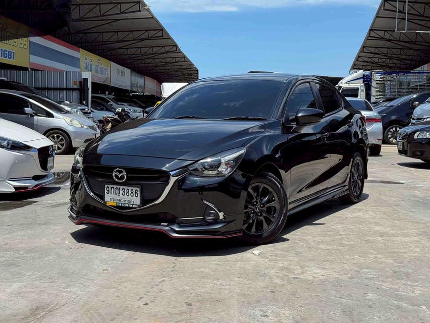 รหัสรถ6B771 โฉมรถปี15-ปัจจุบัน 4Dr เกียร์AT เครื่องยนต์1,300 cc สีดำ น้ำมันเบนซิน เลขไมล์175,492 กม. ผ่อนเพียง4,845 บาท ราคา264,000บาท