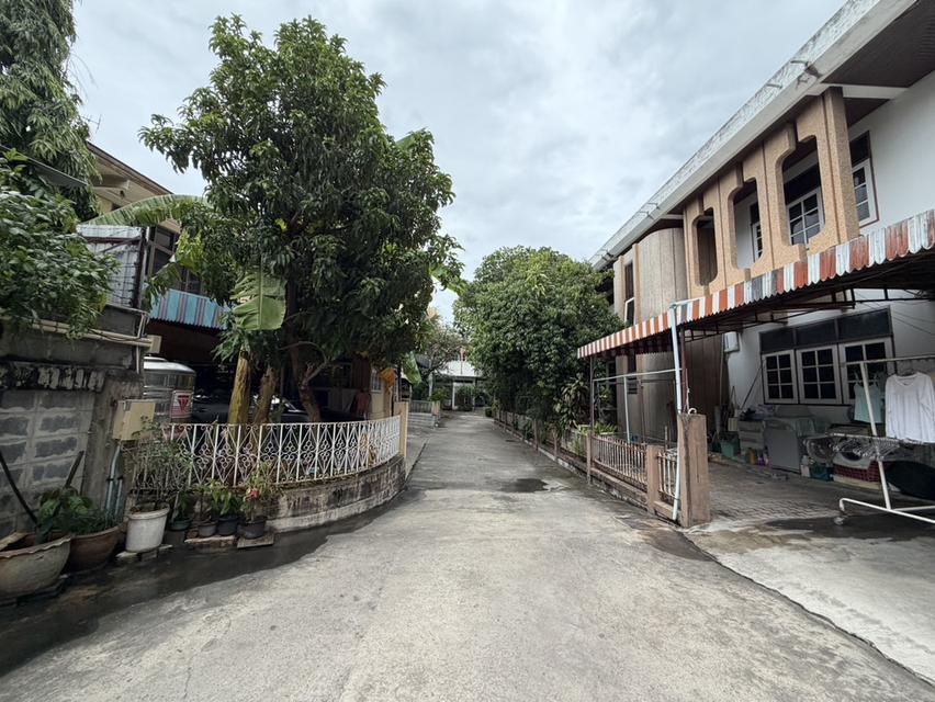 ขายตึกเก่าติดถนนใหญ่  ทำเลทอง แนวติดรถไฟฟ้า สุขุมวิท  Sale shop house at Sukhumvit zone BTS Punawithi 8