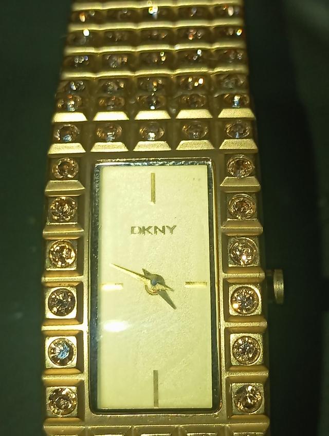 ขายถูกมากๆนาฬิกา DKNY ของแท้100% รุ่น NY-8245สภาพสวยสมบูรณ์ รูปที่ 3