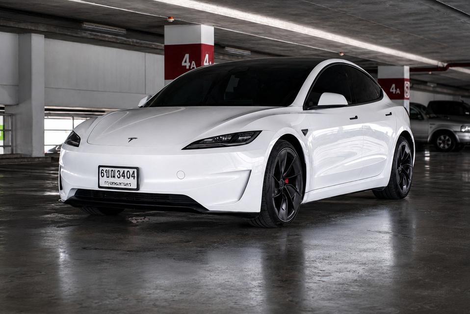 TESLA Model 3 HIGHLAND Performance 2024 สีขาว